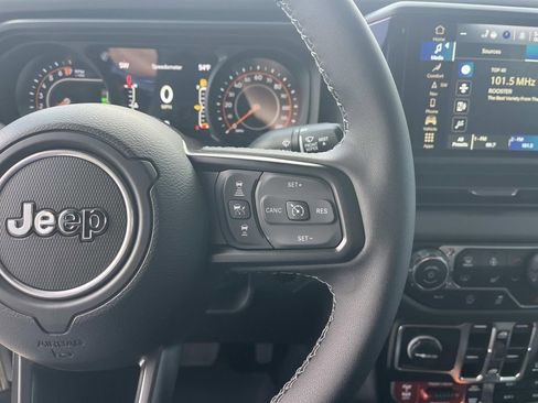 New 2025 Jeep Gladiator Rubicon image 18