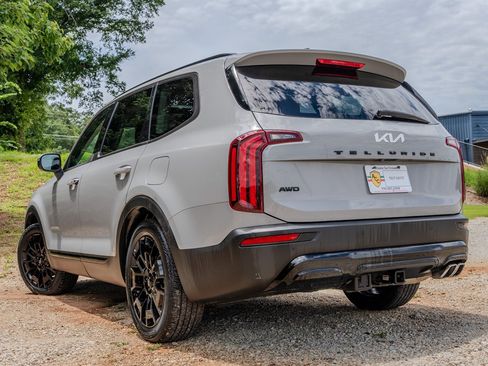 Used 2022 Kia Telluride EX w/ EX Premium Package AWD/4WD image 3