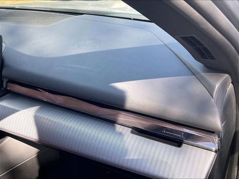 Used 2024 BMW i5 eDrive40i w/ M Sport Package image 17