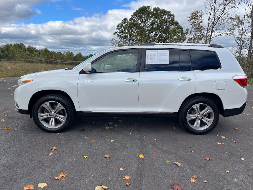 Used 2011 Toyota Highlander Limited w/ Tow Pkg FWD image 25