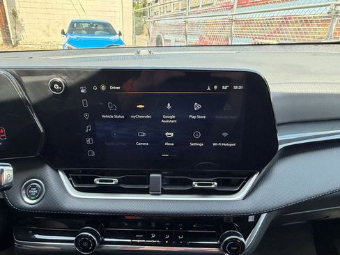 Used 2025 Chevrolet Equinox LT AWD/4WD image 17