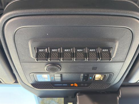 New 2025 Ford Bronco Badlands image 7