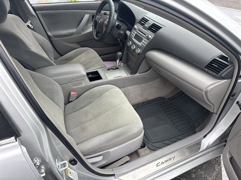Used 2009 Toyota Camry LE FWD image 32