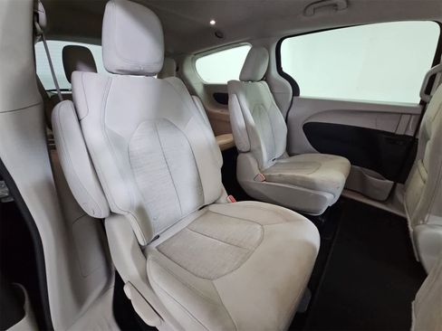 Used 2018 Chrysler Pacifica Touring Plus image 20