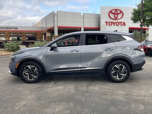 Used 2025 Kia Sportage LX image 7