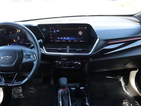 Used 2025 Chevrolet Trax RS w/ Driver Confidence Package FWD image 15