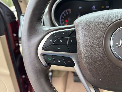 Used 2020 Jeep Grand Cherokee Overland AWD/4WD image 16