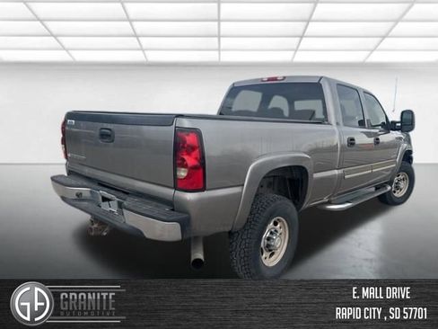 Used 2006 Chevrolet Silverado 2500 LT w/ Heavy-Duty Power Package image 4