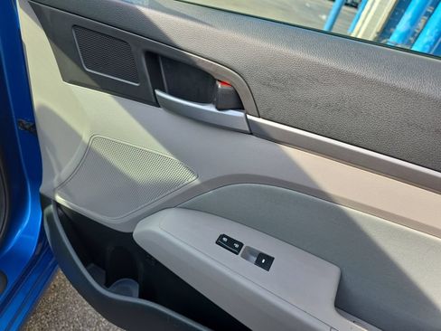 Used 2017 Hyundai Elantra SE FWD image 21