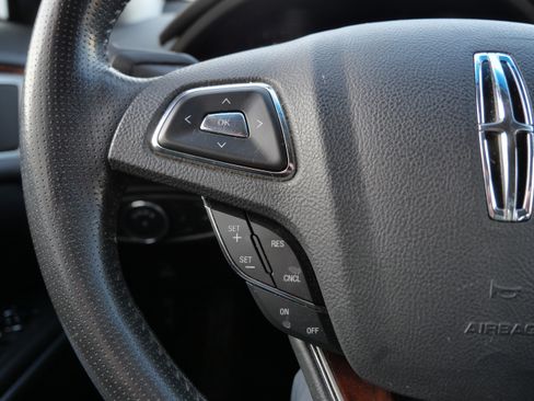 Used 2014 Lincoln MKZ image 25