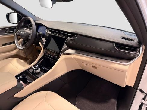 Used 2025 Jeep Grand Cherokee Limited w/ Trailer Tow Package image 25