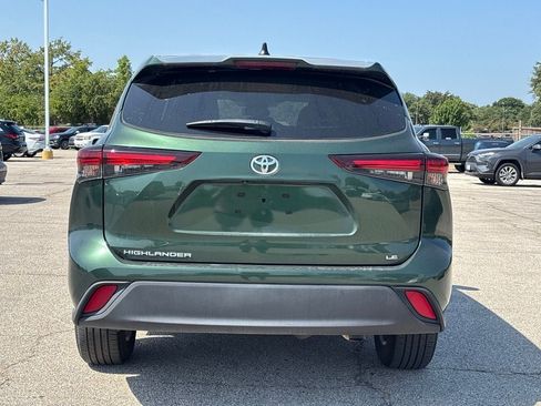 Used 2024 Toyota Highlander LE FWD image 5
