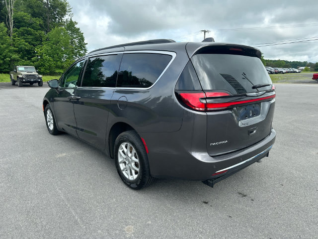Used 2022 Chrysler Pacifica Touring-L FWD image 3