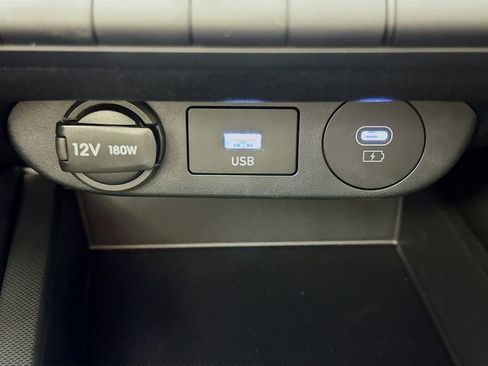 Certified 2025 Hyundai Elantra SE image 33