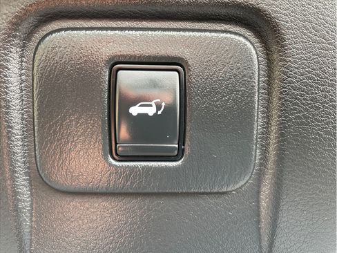 Used 2019 Nissan Murano SV AWD/4WD image 17