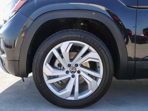 Certified 2021 Volkswagen Atlas SE image 11