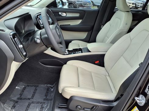 Certified 2024 Volvo XC40 B5 Plus image 21