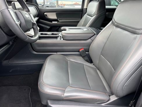 Used 2025 Ford Expedition Max Active AWD/4WD image 18