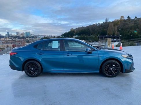 Certified 2025 Toyota Camry SE image 3