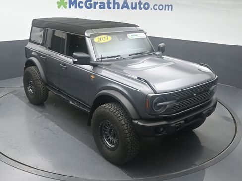 Used 2023 Ford Bronco Badlands image 3