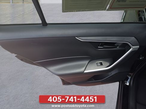 Used 2021 Toyota RAV4 LE AWD/4WD image 28