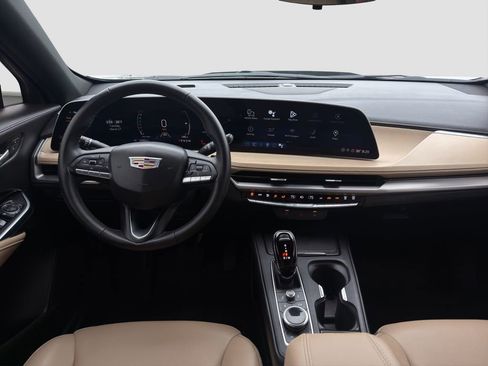 Used 2024 Cadillac XT4 Luxury w/ LPO, Floor Liner Package FWD image 14