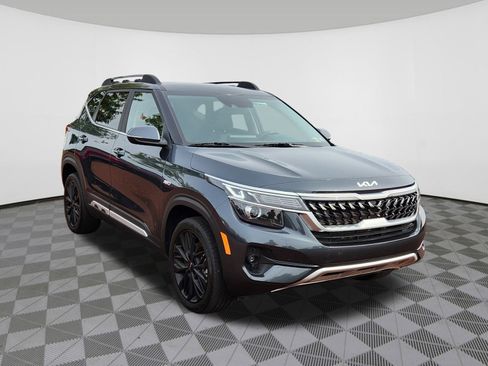 Used 2023 Kia Seltos Nightfall Edition image 2
