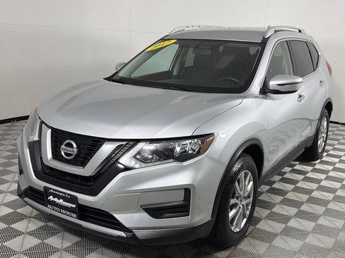 Used 2017 Nissan Rogue SV image 9