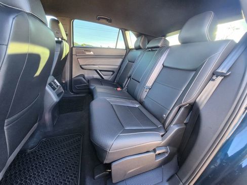 Used 2022 Volkswagen Atlas Cross Sport SE image 11