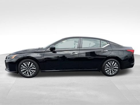 Used 2024 Nissan Altima 2.5 SV FWD image 6