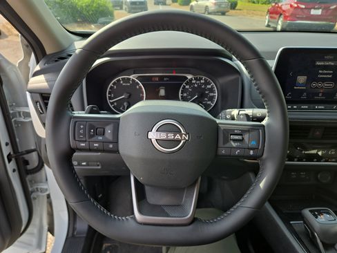 Certified 2026 Nissan Rogue SV FWD image 13