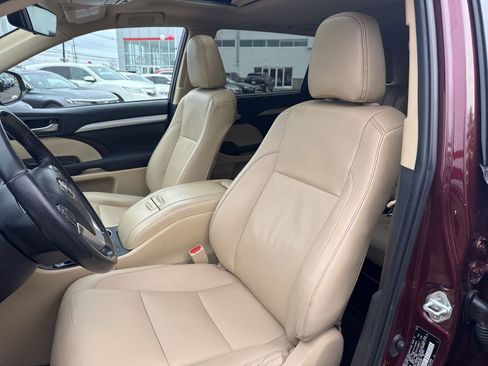 Used 2019 Toyota Highlander XLE image 14