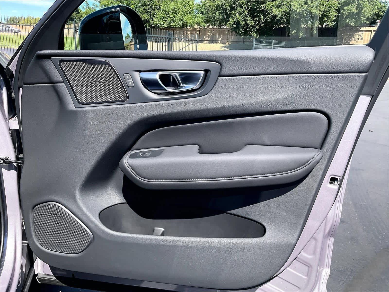 New 2027 Volvo XC60 B5 Plus AWD/4WD image 30