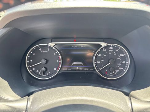 Certified 2025 Nissan Sentra SR FWD image 27