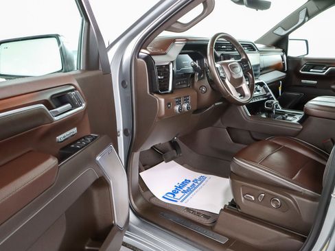 Used 2025 GMC Sierra 1500 Denali w/ Technology Package AWD/4WD image 3