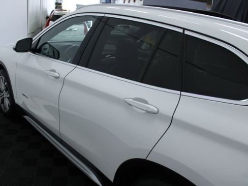 Used 2017 BMW X1 xDrive28i image 10