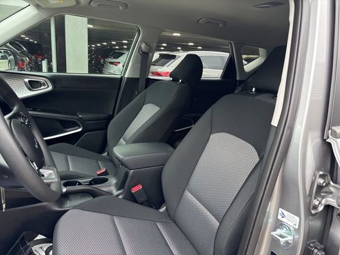 Used 2025 Kia Soul LX image 13