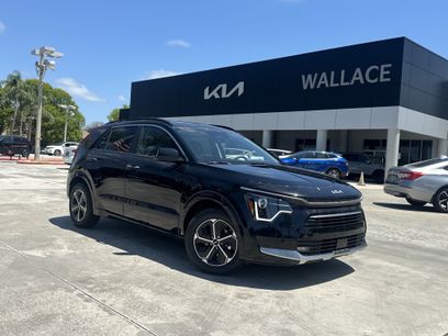 New 2025 Kia Niro SX