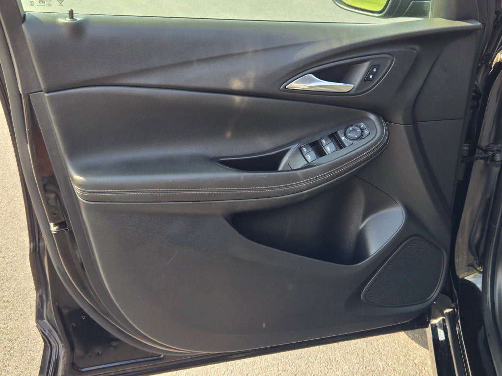 Used 2024 Buick Encore GX Sport Touring FWD image 17