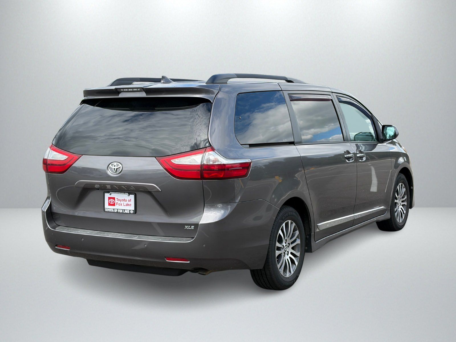 Used 2019 Toyota Sienna XLE w/ XLE Navigation Package FWD image 5