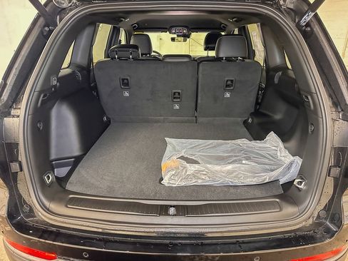 New 2026 Jeep Grand Cherokee Altitude image 13