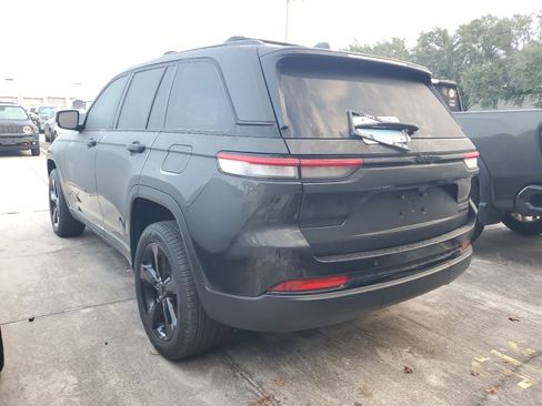 Certified 2024 Jeep Grand Cherokee Limited w/ Black Appearance Package image 3