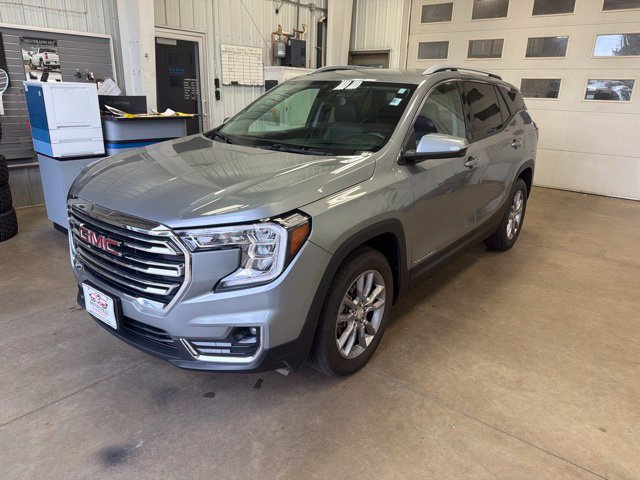 Used 2024 GMC Terrain SLT AWD/4WD image 2