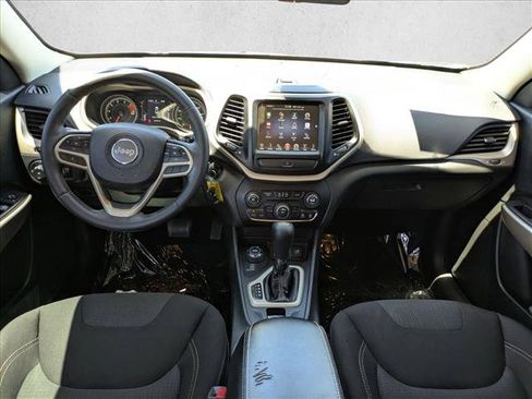 Used 2017 Jeep Cherokee Latitude w/ Comfort & Sound Group AWD/4WD image 17