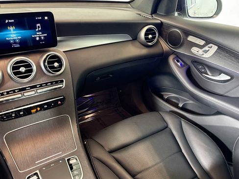 Used 2022 Mercedes-Benz GLC 300 4MATIC image 21