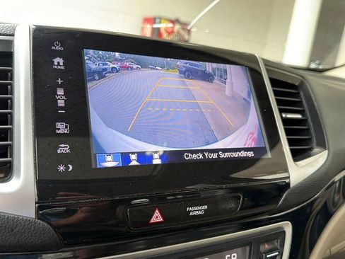 Used 2017 Honda Pilot Touring image 27