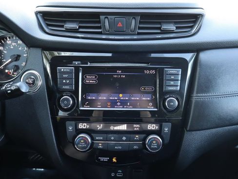 Used 2018 Nissan Rogue SL FWD image 34