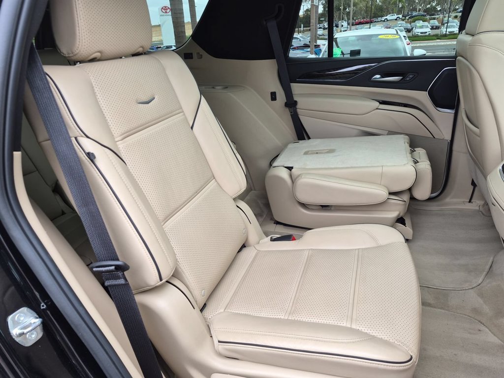 Used 2024 Cadillac Escalade Premium Luxury RWD image 28