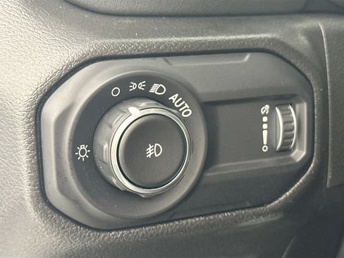 Used 2023 Jeep Wrangler Unlimited Sahara AWD/4WD image 10