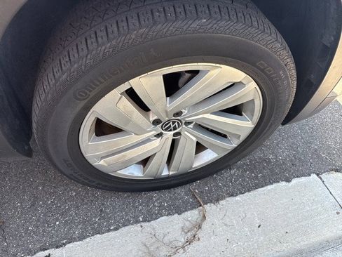 Used 2022 Volkswagen Atlas Cross Sport SE w/ Panoramic Sunroof Package image 14